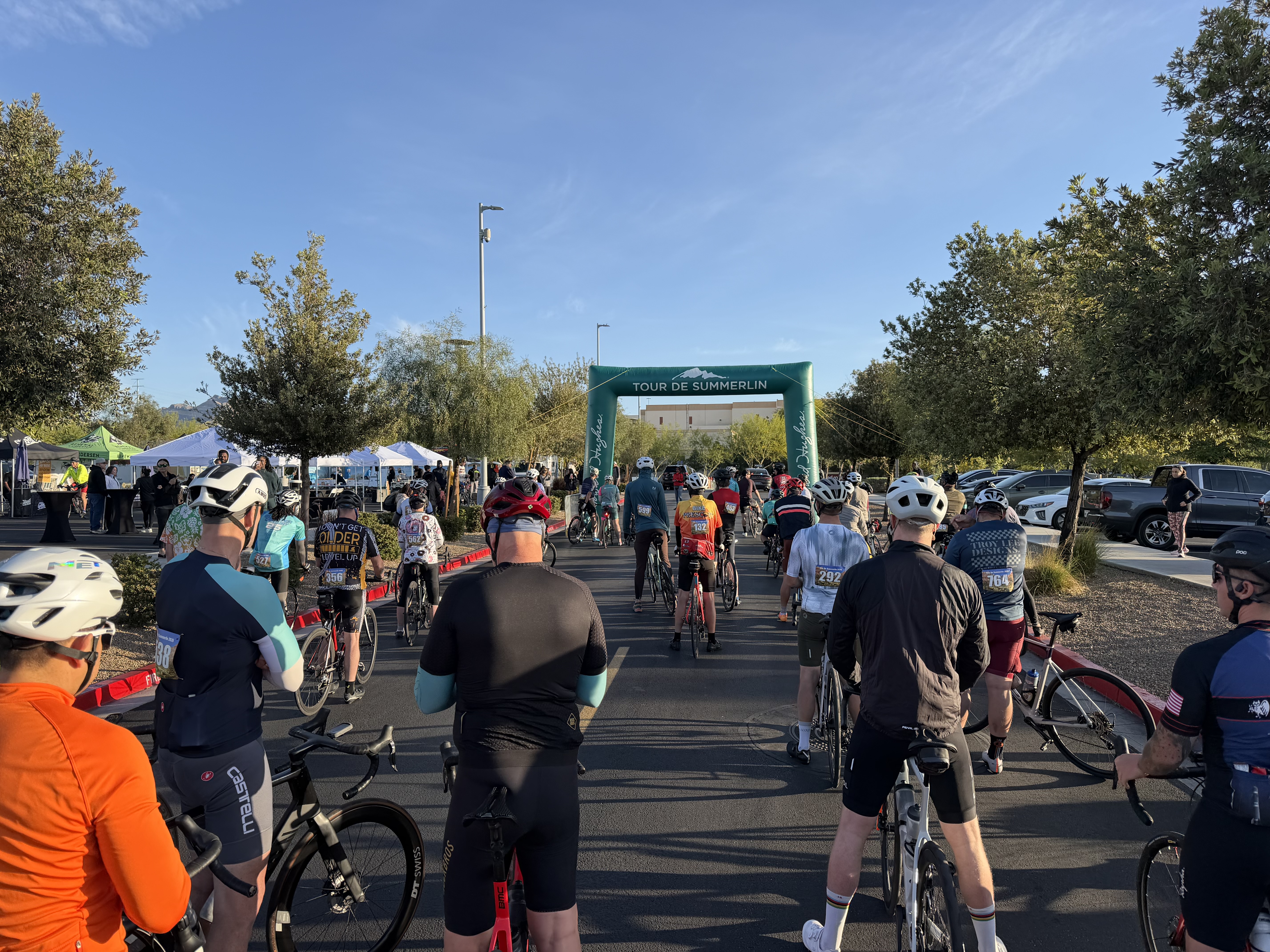 Cyclists lined up at the start